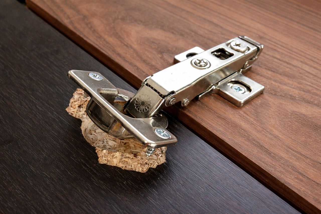 Ремонт мебели - замена механизмов выдвижных ящиков